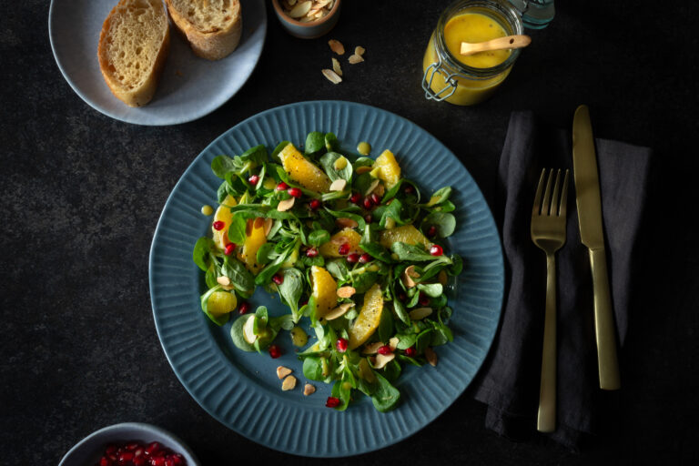 Feldsalat mit Orange, Mandel Feldsalat mit Orange, Mandel und Granatapfel