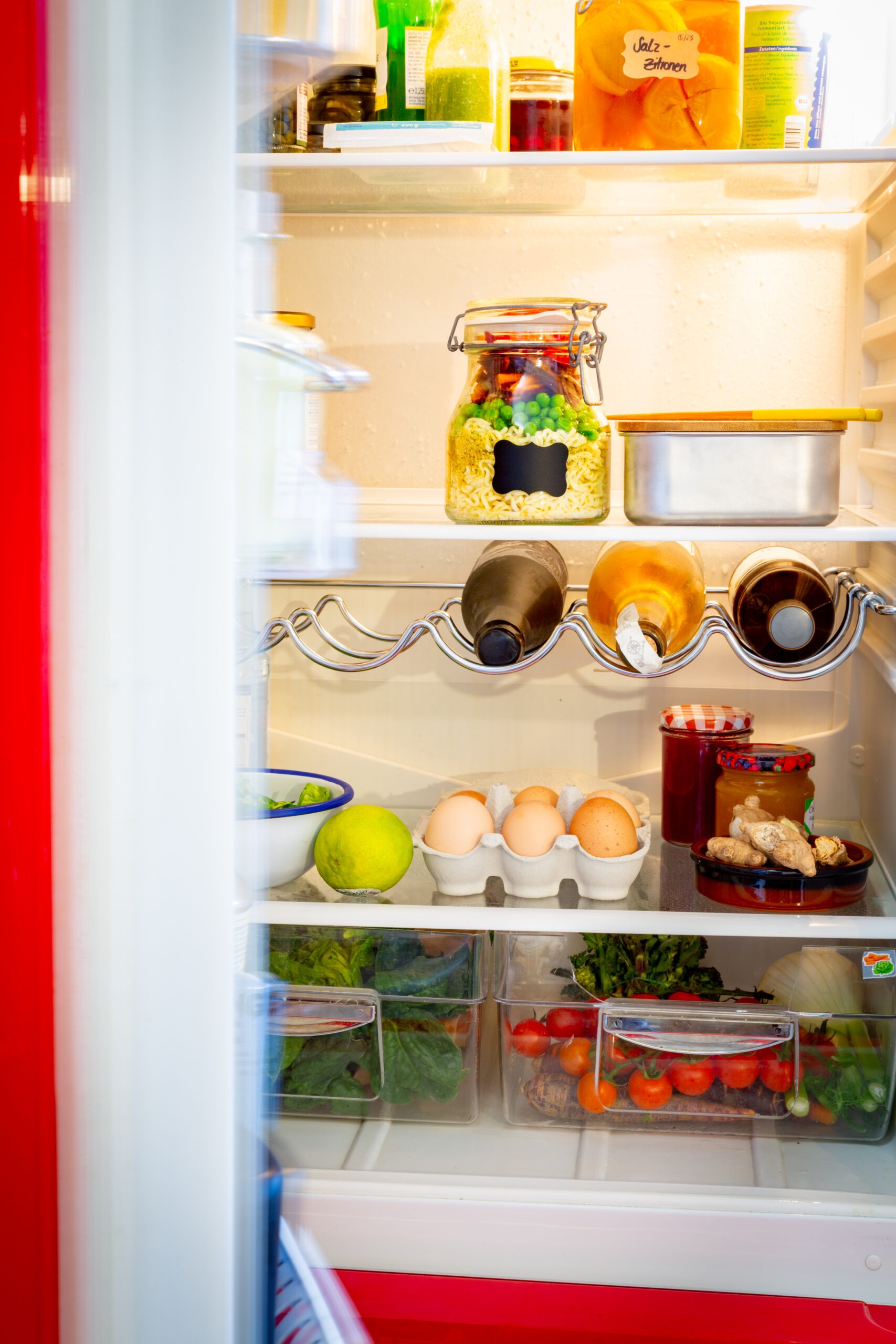 Ramen Noodles, mit frischem Gemüse, verpackt im Meal Prep Glas.